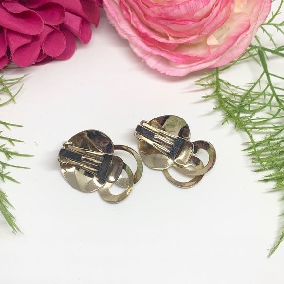 ⚜️VINTAGE Red Aurora Borealis Clip Earrings - Picture 5 of 9